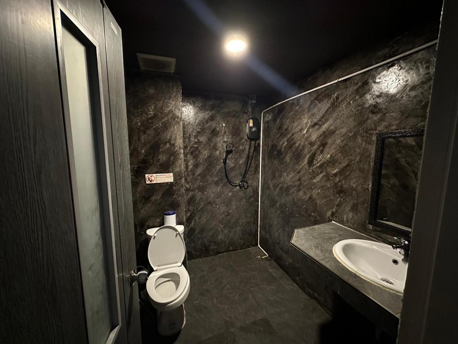 Rainbow Hostel Чиангмай Экстерьер фото