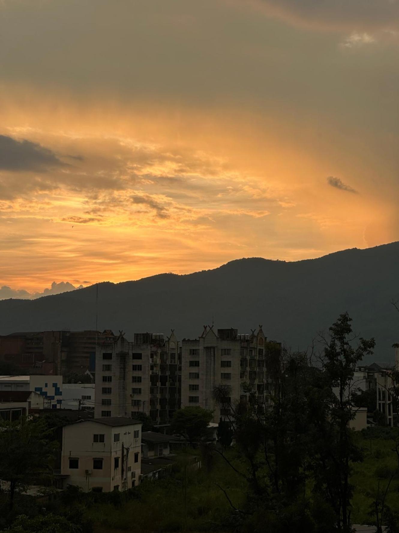 Rainbow Hostel Чиангмай Экстерьер фото